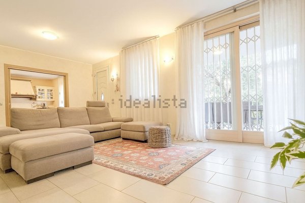 casa indipendente in vendita a Desenzano del Garda in zona Rivoltella