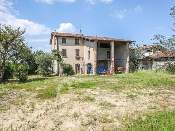 casale in vendita a Desenzano del Garda in zona Montonale