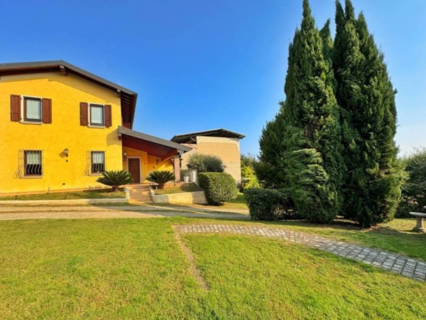 casa indipendente in vendita a Desenzano del Garda
