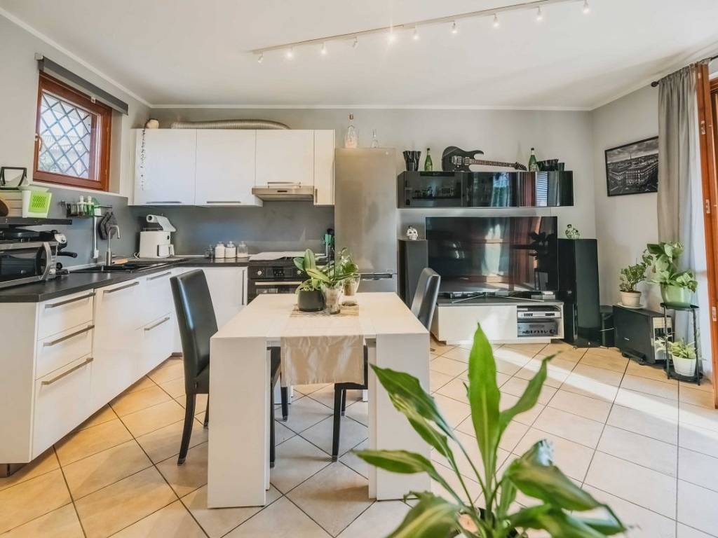 appartamento in vendita a Desenzano del Garda in zona Rivoltella