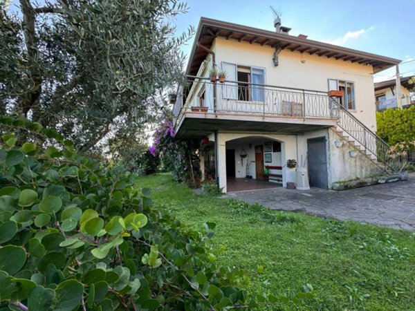 casa indipendente in vendita a Desenzano del Garda