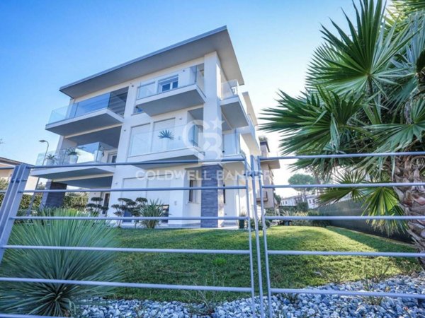 appartamento in vendita a Desenzano del Garda in zona Rivoltella