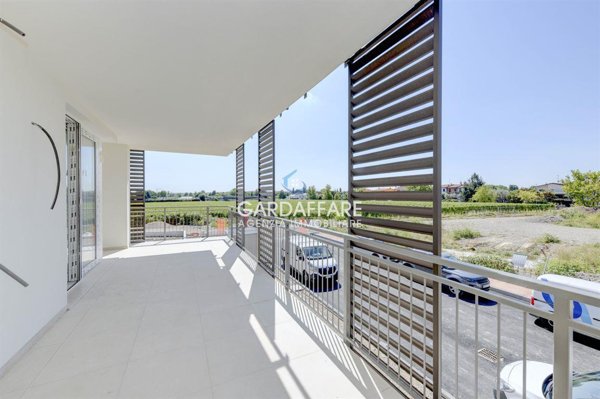 appartamento in vendita a Desenzano del Garda in zona Rivoltella