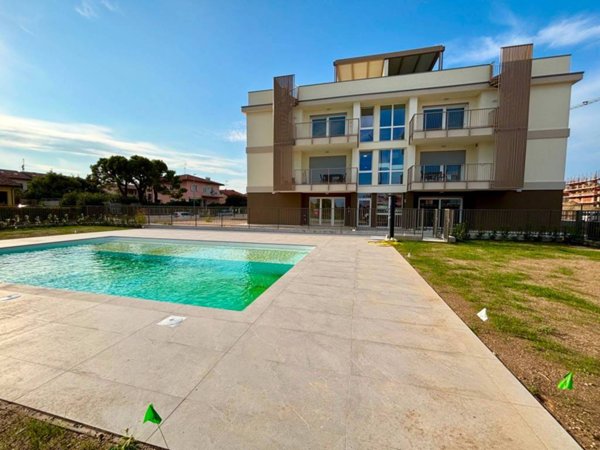 appartamento in vendita a Desenzano del Garda in zona Rivoltella