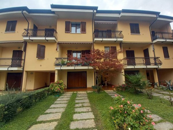 casa indipendente in vendita a Desenzano del Garda