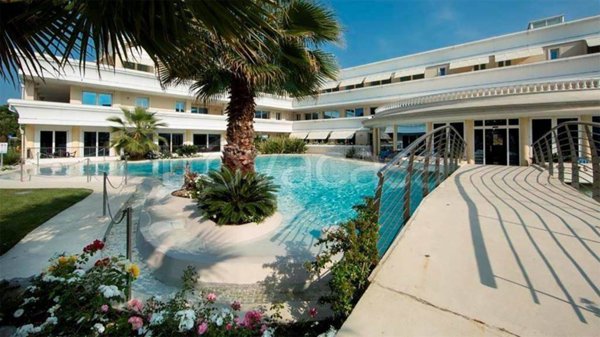 appartamento in vendita a Desenzano del Garda in zona Rivoltella