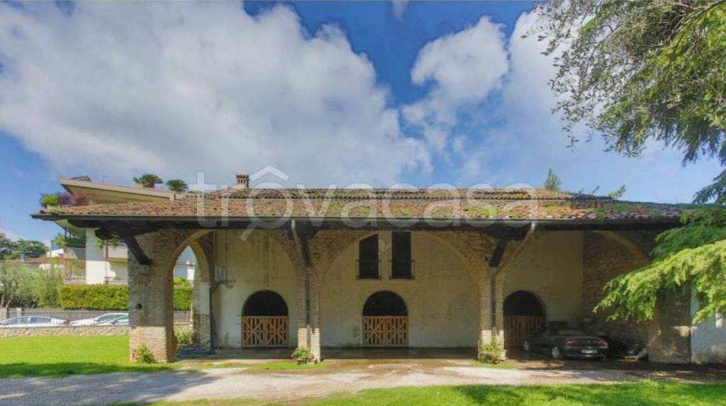 casa indipendente in vendita a Desenzano del Garda