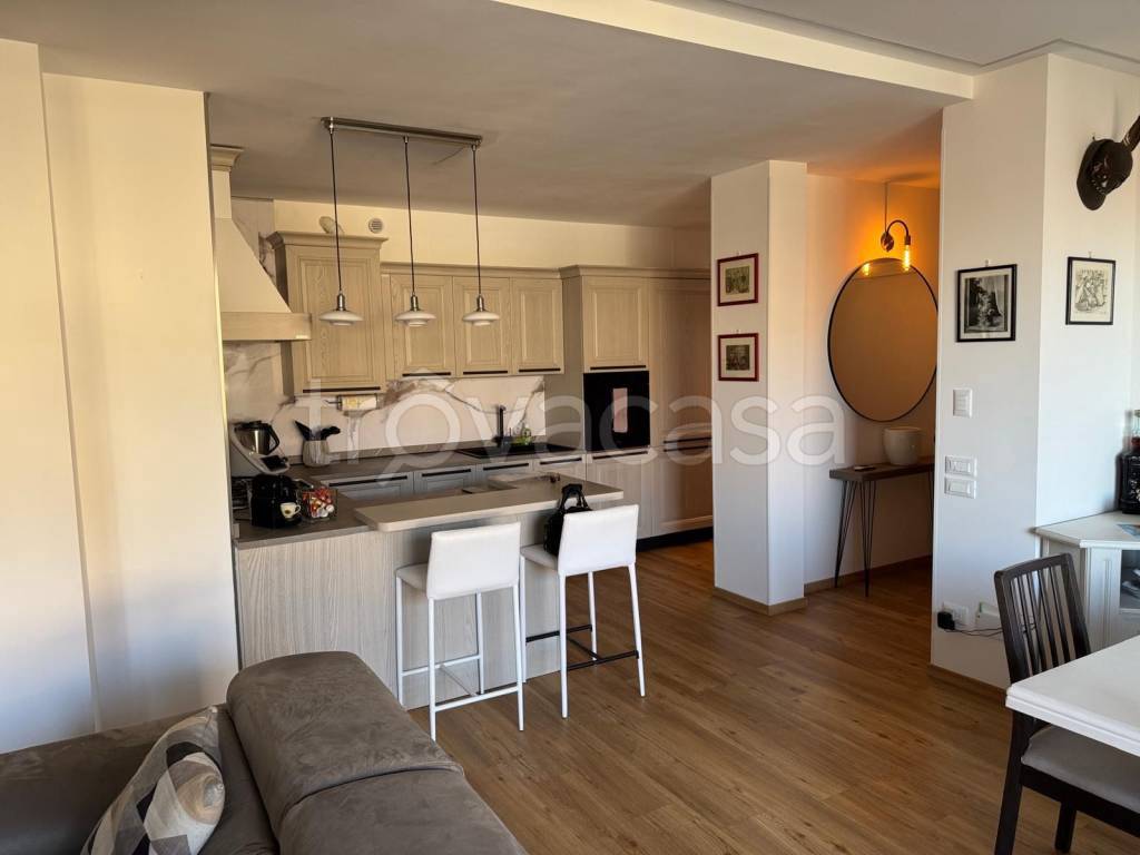 appartamento in vendita a Desenzano del Garda in zona Rivoltella