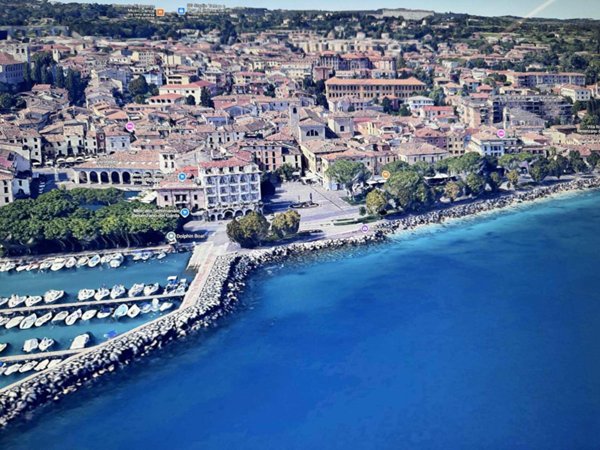 casa indipendente in vendita a Desenzano del Garda