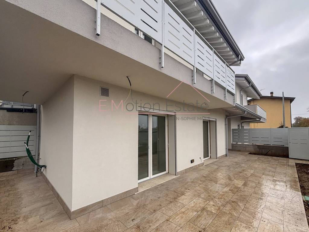 casa indipendente a Desenzano del Garda in zona San Martino della Battaglia