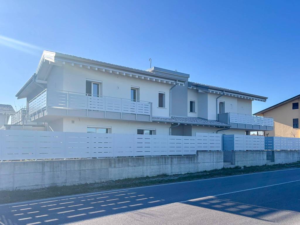 casa indipendente in vendita a Desenzano del Garda in zona Rivoltella