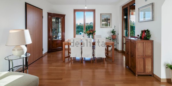 appartamento in vendita a Desenzano del Garda in zona Rivoltella