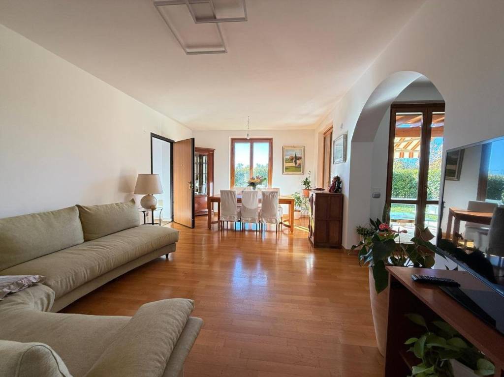 appartamento in vendita a Desenzano del Garda in zona Rivoltella