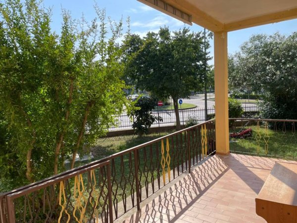 casa indipendente a Desenzano del Garda in zona San Martino della Battaglia