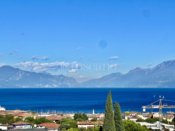 casa indipendente in vendita a Desenzano del Garda