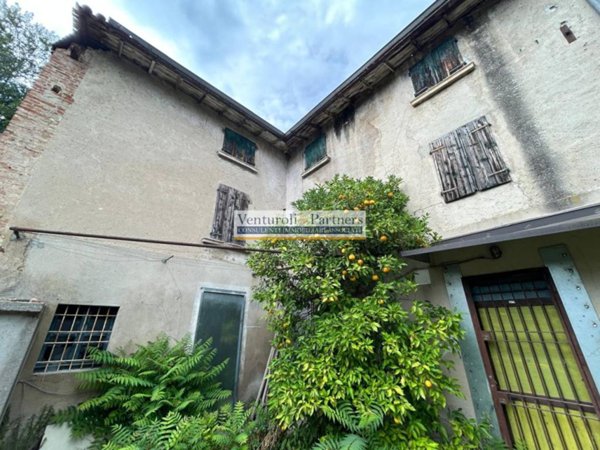 casa indipendente in vendita a Desenzano del Garda in zona Rivoltella