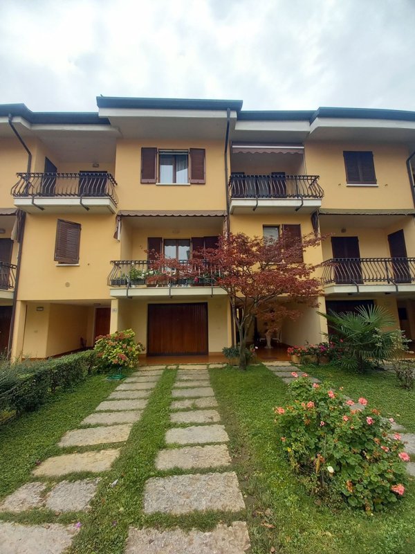 casa indipendente in vendita a Desenzano del Garda
