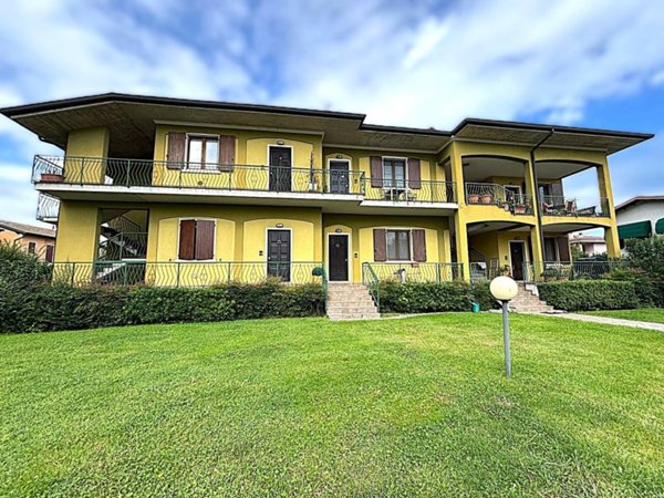 appartamento in vendita a Desenzano del Garda in zona Rivoltella