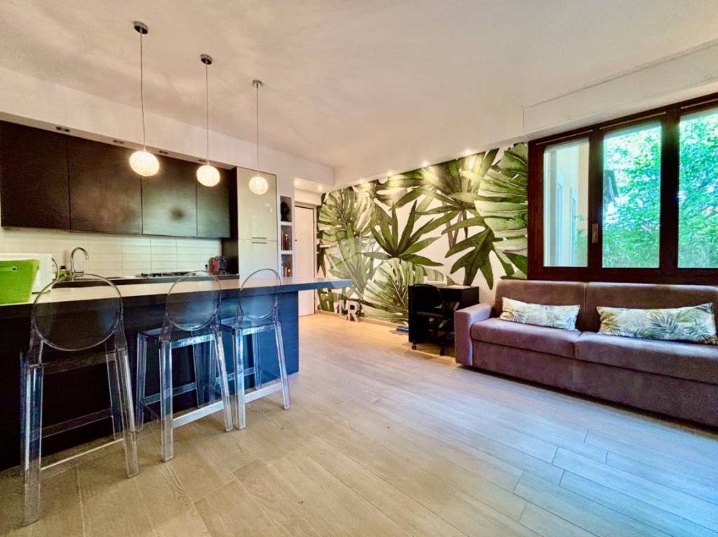 appartamento in vendita a Desenzano del Garda in zona Rivoltella