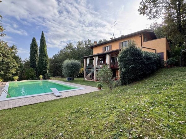 casa indipendente in vendita a Desenzano del Garda