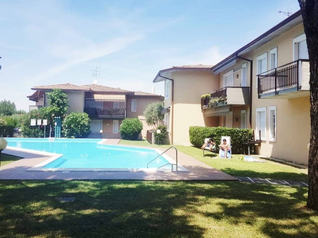appartamento in vendita a Desenzano del Garda in zona Rivoltella