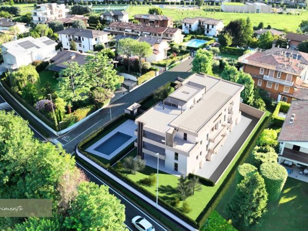 appartamento in vendita a Desenzano del Garda in zona Rivoltella