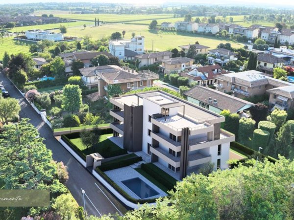 appartamento in vendita a Desenzano del Garda in zona Rivoltella