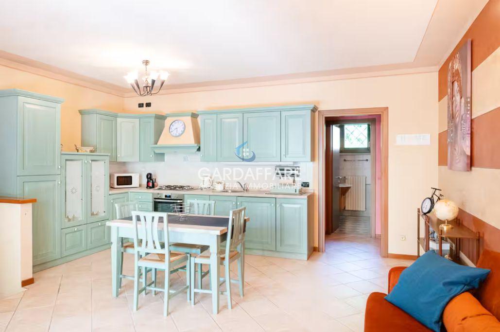 appartamento in vendita a Desenzano del Garda in zona Rivoltella