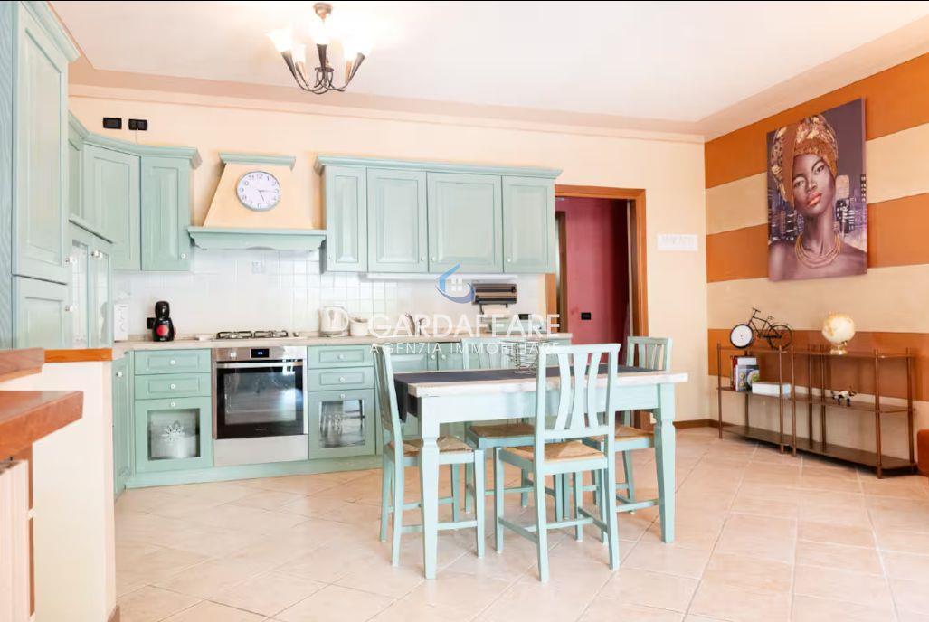 appartamento in vendita a Desenzano del Garda in zona Rivoltella