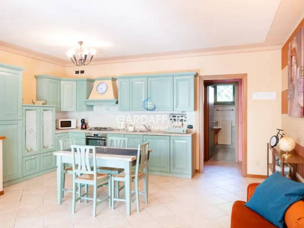 appartamento in vendita a Desenzano del Garda in zona Rivoltella