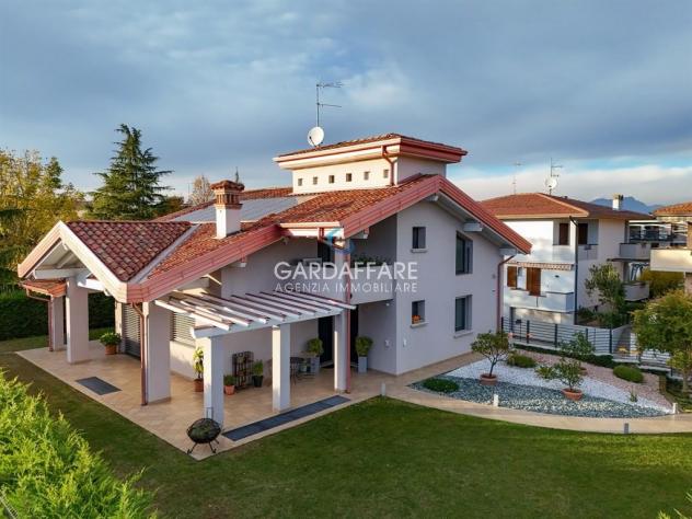 casa indipendente in vendita a Desenzano del Garda in zona Rivoltella