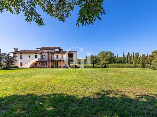 casa indipendente in vendita a Desenzano del Garda