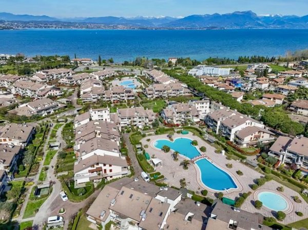 appartamento in vendita a Desenzano del Garda in zona Rivoltella