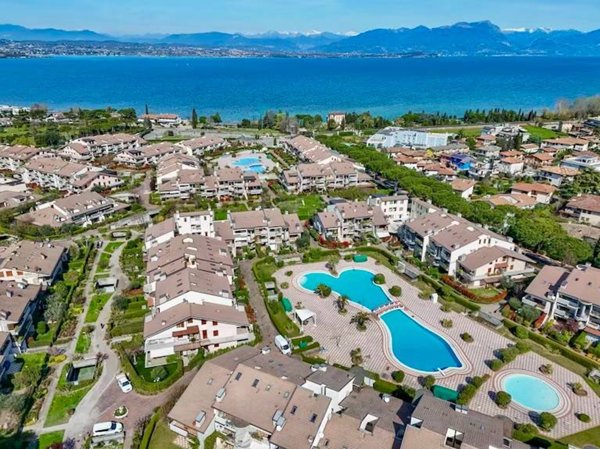 appartamento in vendita a Desenzano del Garda in zona Rivoltella