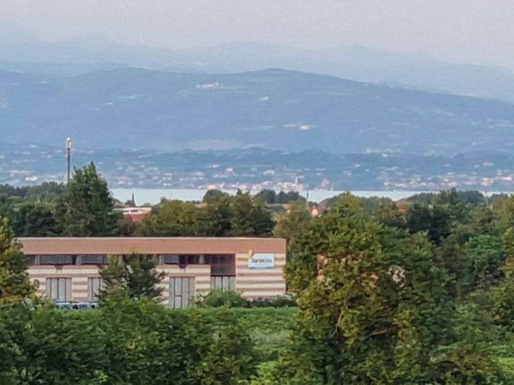 appartamento in vendita a Desenzano del Garda in zona Rivoltella