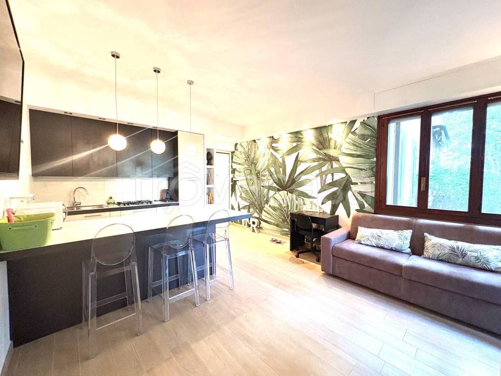 appartamento in vendita a Desenzano del Garda in zona Rivoltella