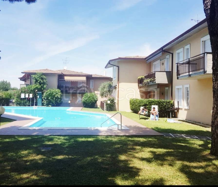 appartamento in vendita a Desenzano del Garda in zona Rivoltella