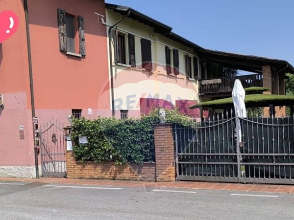 negozio in vendita a Desenzano del Garda in zona San Martino della Battaglia