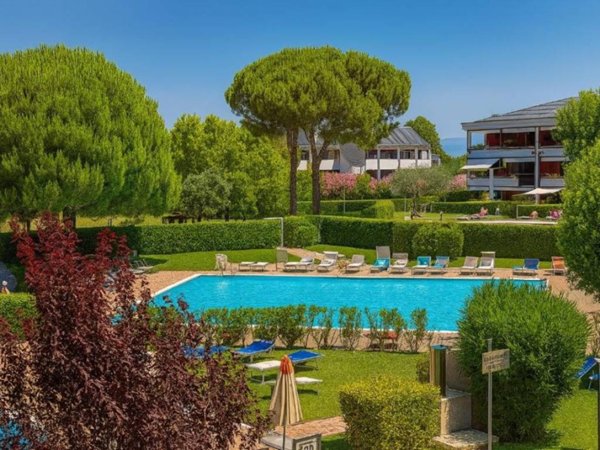 appartamento in vendita a Desenzano del Garda in zona Rivoltella