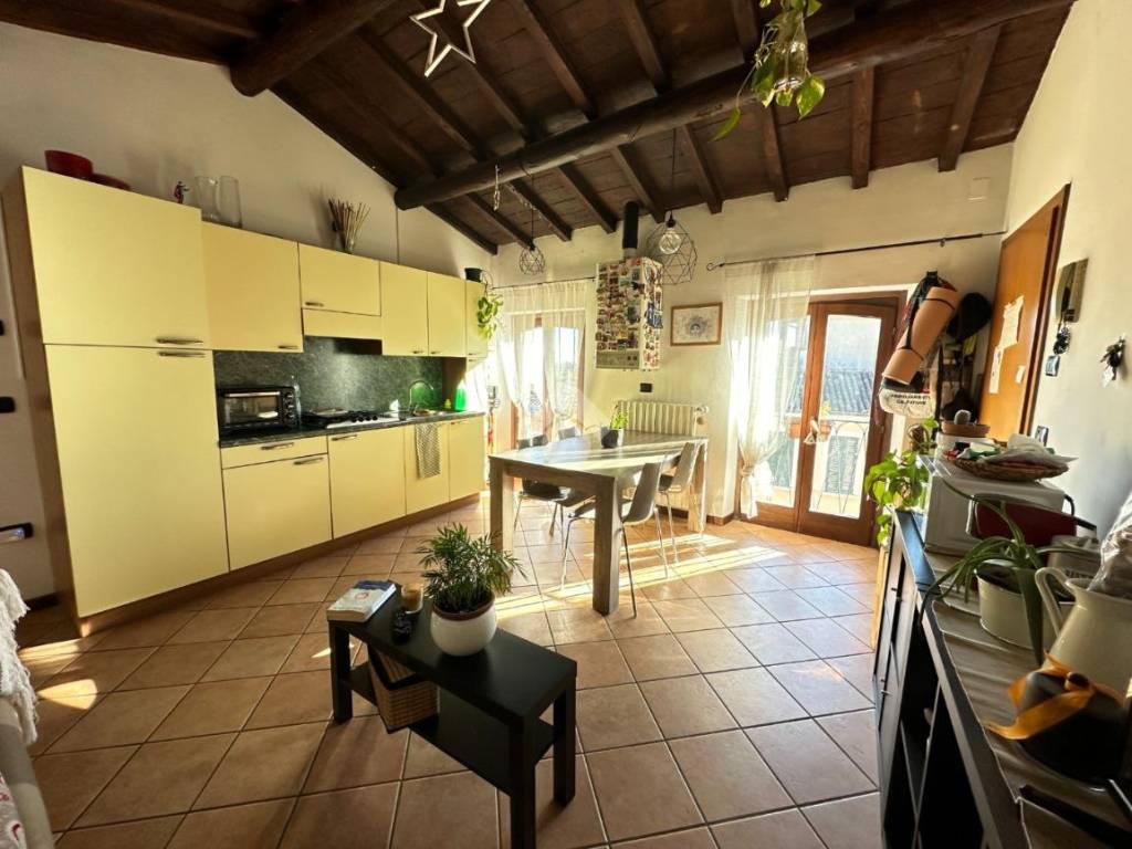 appartamento in vendita a Desenzano del Garda in zona Rivoltella