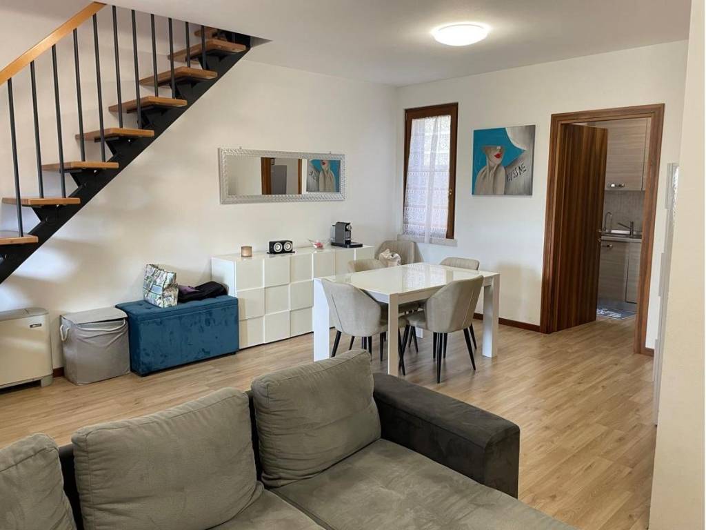 appartamento in vendita a Desenzano del Garda in zona Rivoltella