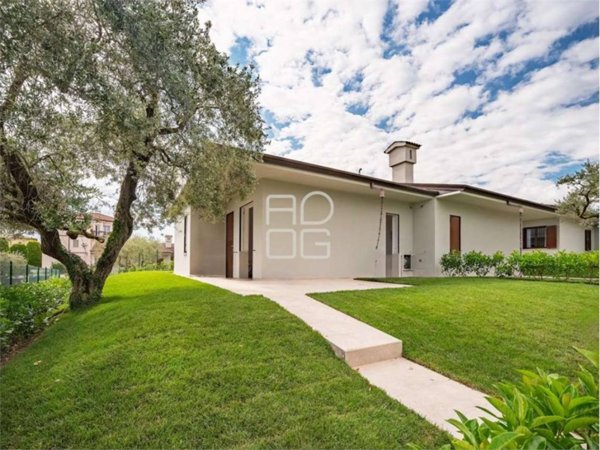 appartamento in vendita a Desenzano del Garda in zona Rivoltella