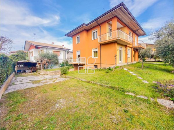 casa indipendente in vendita a Desenzano del Garda in zona Rivoltella