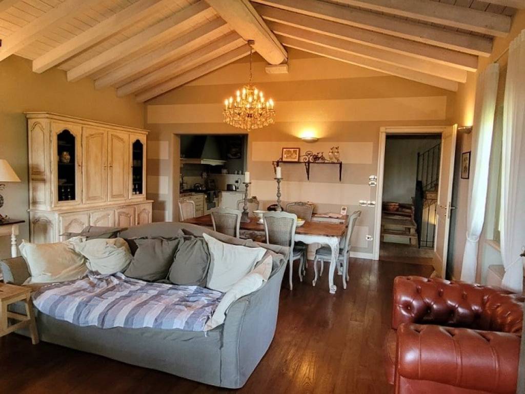 casa indipendente in vendita a Desenzano del Garda