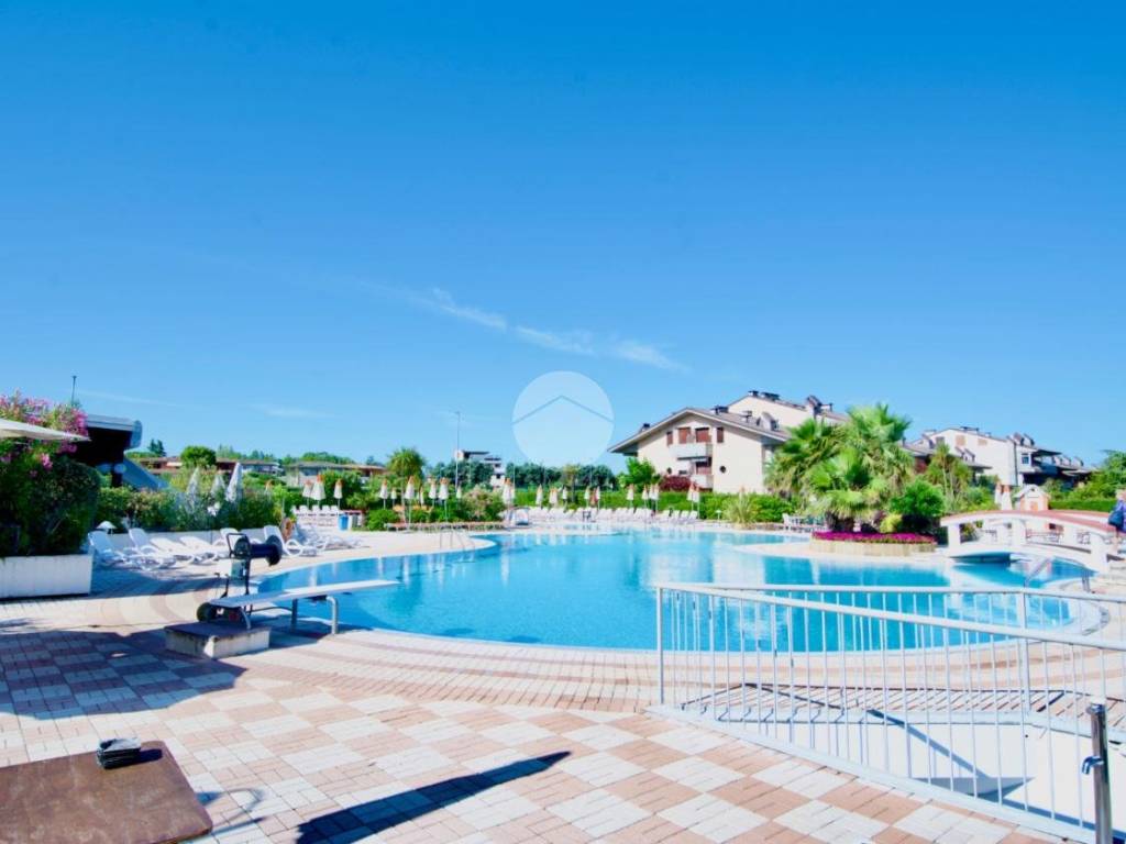 appartamento in vendita a Desenzano del Garda in zona Rivoltella