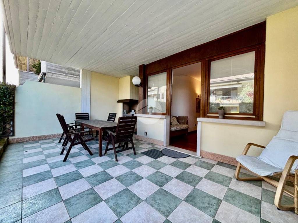 appartamento in vendita a Desenzano del Garda in zona Rivoltella