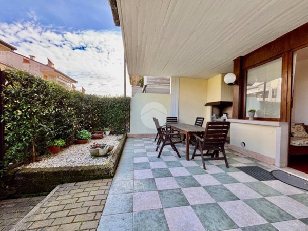 appartamento in vendita a Desenzano del Garda in zona Rivoltella