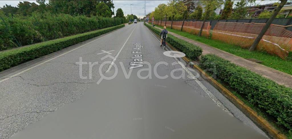 appartamento in vendita a Desenzano del Garda in zona Rivoltella