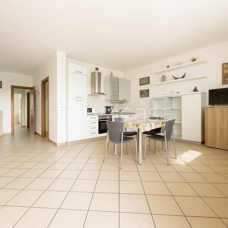 appartamento in vendita a Desenzano del Garda in zona Rivoltella