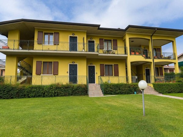 appartamento in vendita a Desenzano del Garda in zona Rivoltella